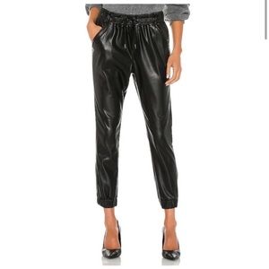 BB Dakota Walk it Out Jogger in Black, XS